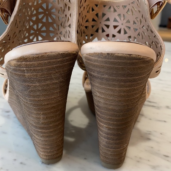 Neutral Cutout Wedges! - Picture 4 of 4